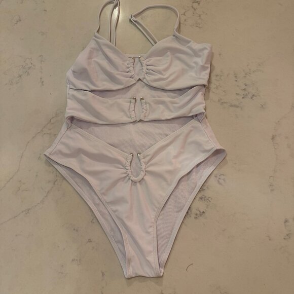 NWOT Amazon White One Piece Swimsuit with Hardware Size Small Bridal/Bach - Picture 1 of 3